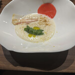 リョウリヤ ステファン パンテル - お米のスープ、カブの酢漬けを日の出に見たてて