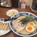 博多らーめん ShinShin 天神本店 - 