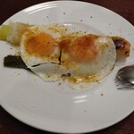 ピッツェリア ファッブリカ 1090 - 葱の窯焼き　カラスミ目玉焼き載せ