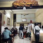 Phở Gia Truyền - 朝6時で満席