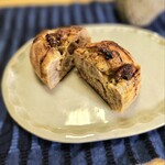 varm COFFEE & BAKERY - ブルーチーズとイチジクのコンポート　480円　赤ワインで煮込んだ無花果とキビ砂糖