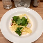 ポポラマーマ - サラダほうれん草と吊るしベーコンのクリーム