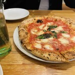 ピッツェリア アッローロ - 今回はブッファラ変更です。バジルの香りとトマトソースの旨み、ブッファラの濃厚さがベストマッチ！