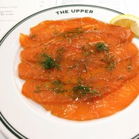 THE UPPER - 前菜のスモークサーモン