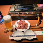 ホルモン焼肉家どん - 卓上のガスコンロで自分で焼くスタイルです