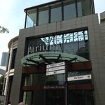 赤坂璃宮 - アトリウム1階は庶民派、2階が高級路線