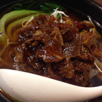 横濱 一品香 - 四川牛スジ煮込み麺