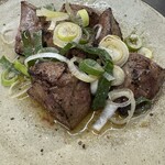 ホルモン・ステーキ・スタミナ料理 福富 - 肝テキ。柔らかく火入れしたレバーとごま油が最高！