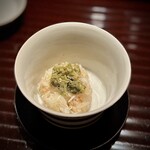多仁本 - 蓮根の食感がうれしい、松葉蟹の蒸し寿司。
      想像通りの満足感。