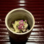 多仁本 - 先日、別のお店で見て、無性に食べたくなっていた海鼠。
      みぞれ酢で和えて、とっても爽やか＆きれい♪
      満たされましたー(^^)