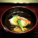 多仁本 - 吸い地、本当にきれいになりましたねぇ。
      １月ですから、お餅をいただけるのも嬉しい♪
      中には、塩味のバランスのいい唐墨ちゃん。