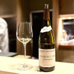 多仁本 - シャブリですから、もちろんミネラリー。
      クリスタルな感じもしますね。
      今回のペアリングで唯一、難しかったのが、あん肝。
      まぁ、どのワインを合わせても、河豚とあん肝との相性を両立させるのは至難ですよね。