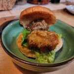 永谷 - 豚軟骨をとろとろに炊いたハンバーガー