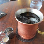 星乃珈琲店 - 先ずアイスコーヒー４２０円、深めにしっかり焙煎し苦味とコクのバランスがとれたコーヒーです。
            