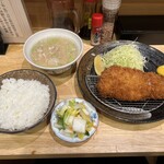 とんかつ 美濃屋 - 【今月の限定かつ】上ロースかつ定食