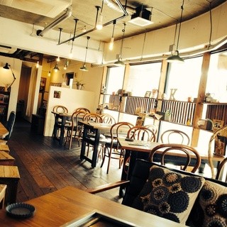 [Near the station] This stylish antique space can be used day or night.