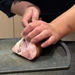 すしやのたい悟 - ノドグロを捌く大将