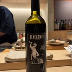 すしやのたい悟 - じゅんさん、赤ワインのボトルを注文