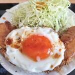 肉匠 まるみや - チャーシューエッグ目玉焼き１個