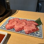 焼肉 べんてん - 上牛タン、むちむちでうまうま