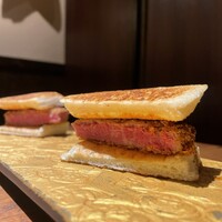 和牛とタン 焼肉 とみ 新橋本店 - ヒレカツサンド