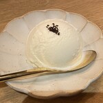 博多もつ鍋 前田屋 - マスカルポーネアイス　418円