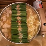 博多もつ鍋 前田屋 - もつ鍋2人前(みそ)　3586円