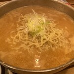 博多もつ鍋 前田屋 - 博多ちぢれ麺　374円