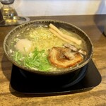 麺らいけん - 炙りちゃーしゅー麺中盛1040円
      味玉子120円