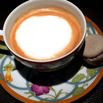 エクアトゥール - カプチーノとローズマカロン
