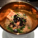 エクアトゥール - トリュフ入りミノ、トリッパ、豚足、豚スネ、豚耳の軽いスープ