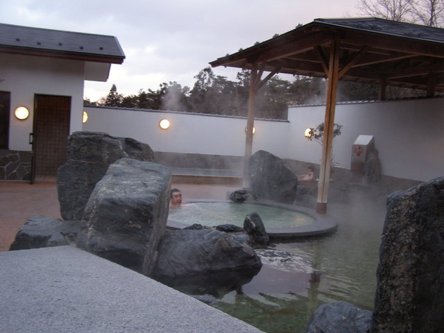 ここ（芹沢温泉） - 鏡石（食堂）の写真
