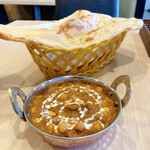 スタースパイス - 料理写真:チャナマサラ＆プレーンナン