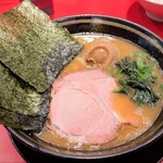 家系ラーメン 王道乃印 柏店 - ノーマルラーメンなのに大振りチャーシュー＋海苔3枚で嬉しい