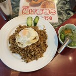 タワン・タイ - ガパオ炒飯(鶏)¥1,250