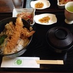 ヴェルト - 今回はランチタイムで利用です。天丼850円なり。
            
            
            
            