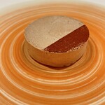 La Vallee d'Or - ティラミス
      ココアのメレンゲの器の中にティラミスを詰め込んで
      ラムレーズンのアイスクリーム