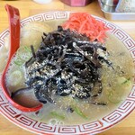 七福亭 - ラーメン（バリカタ、ごま、紅生姜）680円＋キクラゲ小30円＋替え玉100円×2