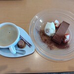 パルマリーナ - デザート300円、コーヒー150円とは！オトク