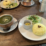 Sajilo Cafe Linden - Spinach and Chickpea Curry, Turmeric Rice, Small Side Dish, Iced Coffee – JPY 2,480