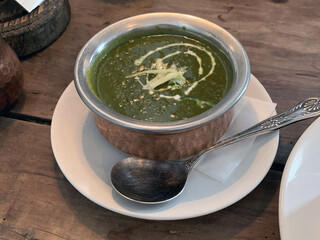 Sajilo Cafe Linden - ほうれん草とひよこ豆のカレー、ターメリックライス、小鉢、アイスコーヒー　2,480円