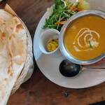Sajilo Cafe Linden - Spicy Mutton Curry with Naan, Iced Coffee, and a Small Side – JPY 2,480