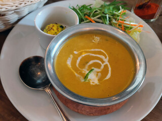 Sajilo Cafe Linden - スパイスたっぷりのマトンカレー、ナン、 アイスコーヒー、小鉢付き　2,480円