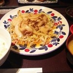 Sakagura Resutoran Takara - スタミナ生姜焼き ランチ 900円
                        新潟産コシヒカリのご飯がすごく美味しかった♪
                        母が食べた鯖の桜干しランチ1000円も美味しかったです♪