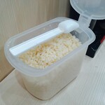 手打ちうどん 力丸 - 卓上の揚げ玉