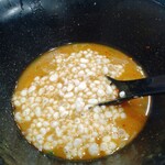 手打ちうどん 力丸 - 終盤に揚げ玉投入