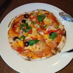 レストラン ヴァロリス - 配膳される料理②　ピザ　直径20センチくらい