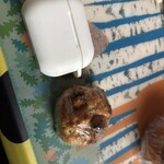 ワタナベ食堂 - この小ささ、わかるでしょうか？比較対象にAirPodsを。私が今までみたスコーンの中でダントツ小さいです。