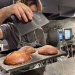 イナカーザ - オーバーナイト発酵されたパン　小麦粉と水をゆっくり混ぜて味わい深く