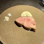 イナカーザ - 肩ロース　根セロリピューレ　エジプトの塩　山わさび　